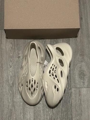 Adidas Yeezy Foam Runner Sand UK8 Nuove spedizione veloce