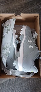Under Armour Leadoff Low RM Jr. baseball cleats size 4Y Gray with white accent. - Picture 1 of 4