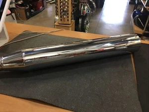 Harley Davidson OEM muffler #64900182 - Picture 1 of 1