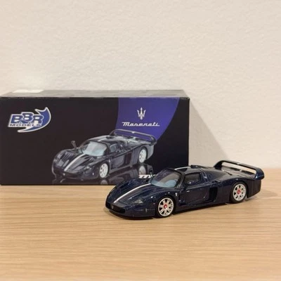 Modelos BBR - Maserati MC12 Stradale Azul Metálico Blanco Raya Foto 1 de 2