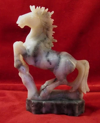 Винтажная резная китайская статуэтка лошади ручной работы из соапстоуна на основании 6 дюймов - Изображение 1 из 4