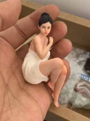 Diorama de resina 1:18 blanco albornoz niña miniatura estatuilla muñeca juguete anime dibujos animados Foto 1 de 4