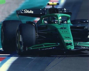 Gabriel Bortoleto signed Sauber Stake Kick Formula One F1 8x10 photo proof #6 - Picture 1 of 4