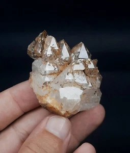 Racimo de cuarzo con ventana natural, recubierto de hierro de Baluchistán Pakistán.  - Imagen 1 de 12