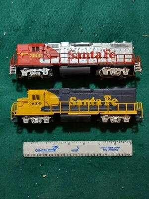 LIFE LIKE HO #3560 POWERED & 3600 DUMMY SANTA FE - Image 1 of 4