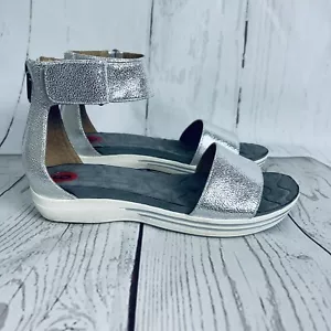 Adrienne Vittadini Sport ‘Carlos’ Sandal Silver Comfort Insole 6 - Picture 1 of 7