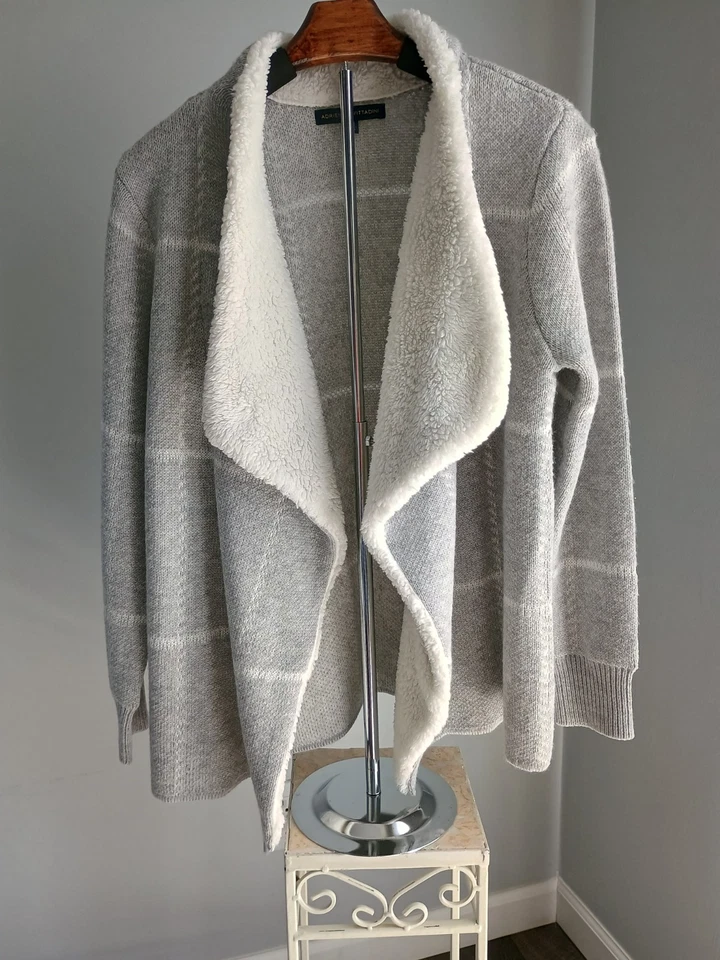 Adrienne Vittadini Sweater Jacket Gray & White Cozy Faux Fur Collar Size Medium - Image 1 of 4