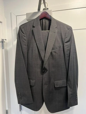 Hugo Boss Grey Suit (40L) - Image 1 of 4