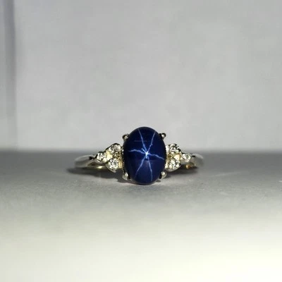 Anello con stella Lindy blu creato in laboratorio, anello in argento... - Immagine 1 di 4