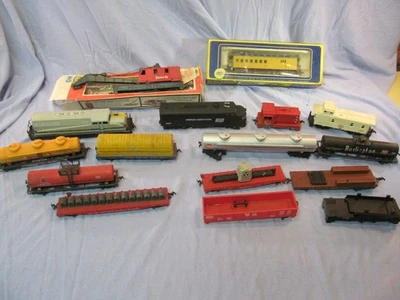 BACHMANN AHM LIFE-LIKE HO TRAIN CARS SWITCHER & LOCOMOTIVES BANGOR 550 PENN 4201 - Image 1 of 4