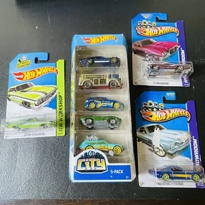 Hot Wheels Lot Showroom Workshop CITY 8 Cars 4 Packages Open Box ‘12 ‘13 ‘18 - Picture 1 of 11