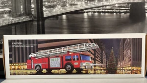 Hess Toy Red Fire Truck Bank Hook and Ladder Engine With Lights Vintage 1986 New - Picture 1 of 11