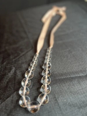 Linda coqueta de cuentas redondas transparentes con cinta rosa nueva nunca usada Foto 1 de 3