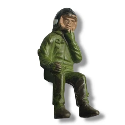 Figura de ejército miniatura vintage tanque sentado, piloto de helicóptero, figura de avión a reacción Foto 1 de 2