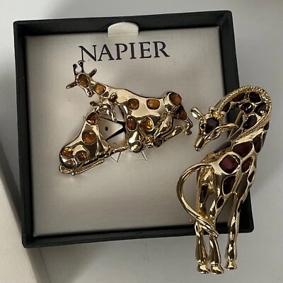 Alfileres de jirafa tono dorado pedrería marrón y esmalte 1 papel y 1 sin marca Foto 1 de 4