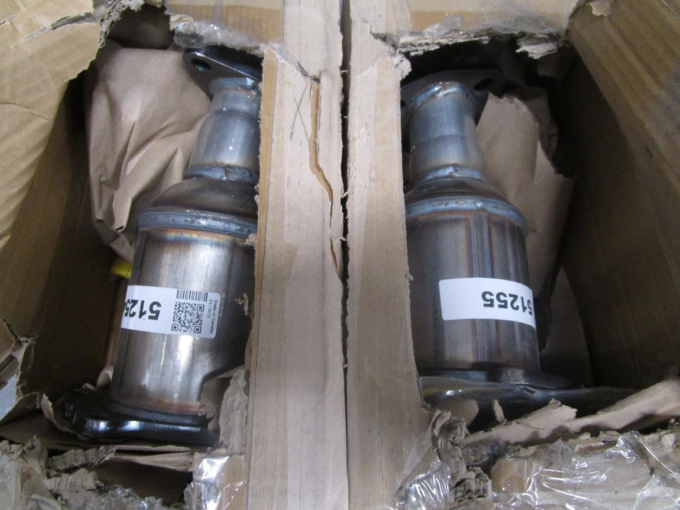 Pair Fit INFINITI QX4 3.3L 1997-2000 Front Catalytic Converters LEFT and Right - Image 1 of 4