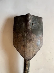 WWII U.S. Army Folding Trench Shovel WW2 Ames 1945 Original Paint. - Picture 1 of 5