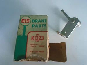 INTERRUPTOR LUZ DE FRENO PONTIAC K1223 Años 1955-57 - Imagen 1 de 4