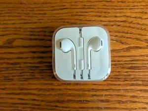 Oryginalne słuchawki Apple EarPods 3,5 mm iPhone 4 5 6 6S 7 8 X XR XS XS Max MD827L - Zdjęcie 1 z 3