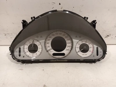 Cabina Mercedes-Benz E-Class  E 320 T A2115404711 - Imagen 1 de 4