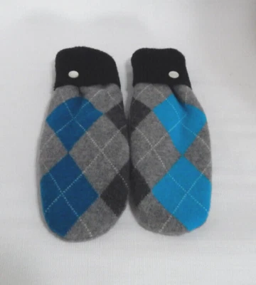  MITTENS UPCYCLED 回收羊毛/蓝色针织衫 手绘- 卓越 — 第 1/4 张图片