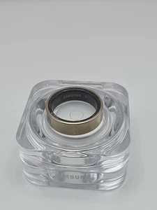 Samsung Galaxy Ring Size 10 - Titanium Gold with Charging Case and USB-C Cable - Photo 1 sur 4