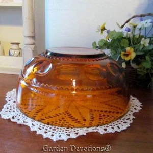 Vintage Amber Brown Serving Salad Bowl 9x4 Pressed Glass - Picture 1 of 3