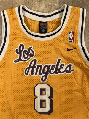 Nueva camiseta retro Kobe Bryant Los Angeles Lakers Nike Team juvenil grande nueva sin etiquetas Foto 1 de 4