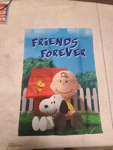 Bandera de jardín "Friends Forever" Snoopy and Charlie Brown 12”x 18” - Imagen 1 de 1