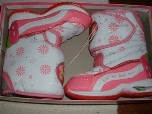 Toddler Girls Strawberry Shortcake Snow Boots Size 10 NIB - Picture 1 of 2