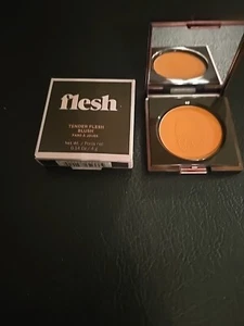 Flesh Tender Fresh Blush  * HUG 04" NIB 0.14 Oz Revlon  Mirror Compact *Rare* - Picture 1 of 7