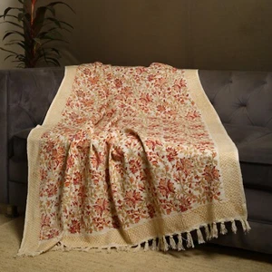 Manta suave y cómoda de algodón Jaal floral marfil en rojo melocotón - Imagen 1 de 7