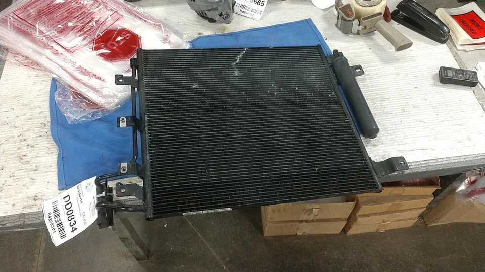 Condensador OEM para Ford E100 Van Assy Edge Dent Foto 1 de 2