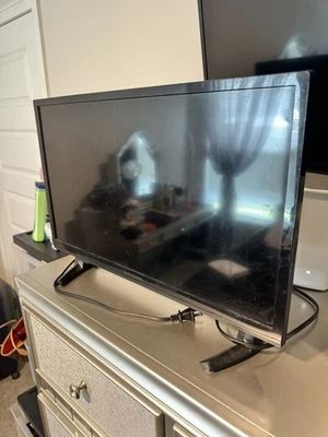 Flatscreen TV - Image 1 of 4