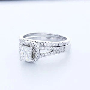1.85CTW LAB DIAMONDS F/VS1 CUSHION CUT 18K GOLD 4-PRONG HALO SIDE-STONE RING SET - Picture 1 of 3