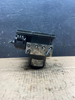 Volvo XC90 2007 4,4 L V8 sistema de frenos antibloqueo bomba ABS R4364 hp Foto 1 de 4