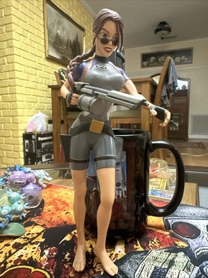 LARA CROFT Tomb Raider PLAYMATES eidos 1998 - traje húmedo no completo Foto 1 de 4