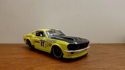 1/24 Ford Mustang GT custom low rider 1967  jaune Maisto sans boite - Photo 1/4