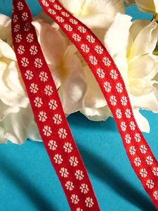 16G / Amoroso Ribete Cinta "Florecilla en Blanco "Algodón Rojo Tejido Ép. - Imagen 1 de 4