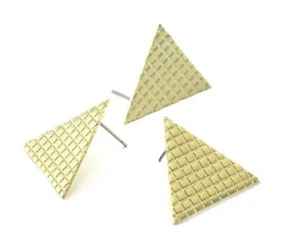 1 Paar dreieckige Ohrringpfosten, quadratische Texturierung Rohmessing, 22 mm 4104 - Bild 1 von 2