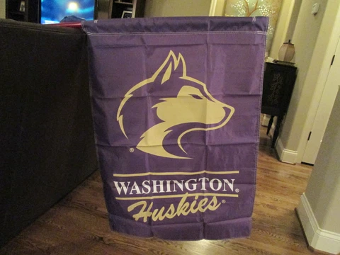 NCAA HOUSE/OUTDOOR FLAG-NCAA.....WASHINGTON HUSKIES---VINYL FLAG....NEW!! Cover