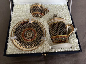EXQUISITE REAL GOLD LUSTRE TEA AND COFFEE CUP SET IN DISPLAY BOX BRAND NEW - Picture 1 of 5
