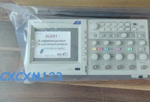 TDS2024C Digital Storage Oscilloscope Tektronix New 200 Mhz fedex/dhl fast ship# - Picture 1 of 1