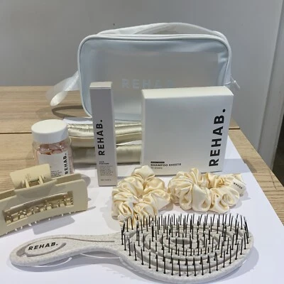 REHAB Heartless Curler, Hair Oil & Shampoo Sheets 9 Piece Gift Set - FREE UK DEL - Image 1 of 4