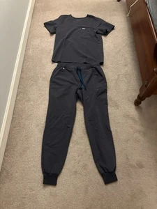 Men’s Figs Scrubs Top and Bottom - Picture 1 of 2