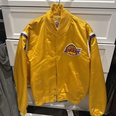 CHAQUETA BOMBER DE SATÉN DE COLECCIÓN AÑOS 90 NBA LOS ANGELES LAKERS STARTER AMARILLA TALLA L Foto 1 de 4