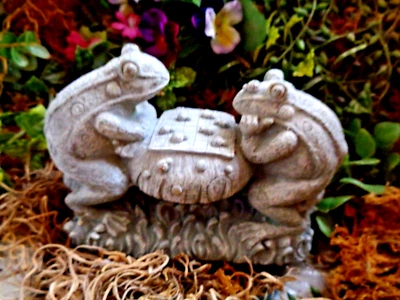 Molde ranas látex con plástico respaldo yeso hormigón molde 5"L x 3.5"H x 3" Foto 1 de 4