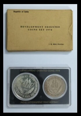 INDIA 1974 UNC DEVELOPEMENT ORIENTED COIN SET PLANNED FAMILIES : FOOD FOR ALL - Image 1 of 3