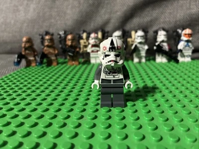 LEGO Star Wars RARE MISPRINT Imperial AT-AT Driver Minifigure Pilot - Image 1 of 4