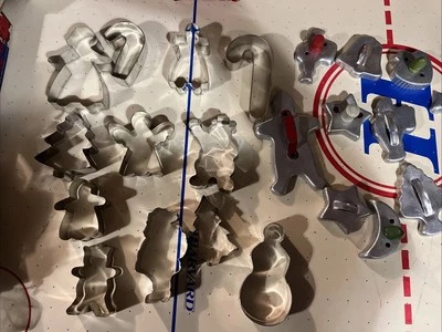 🎄 Cortadores de galletas navideñas vintage de aluminio con asas - Lote de 21 Foto 1 de 4